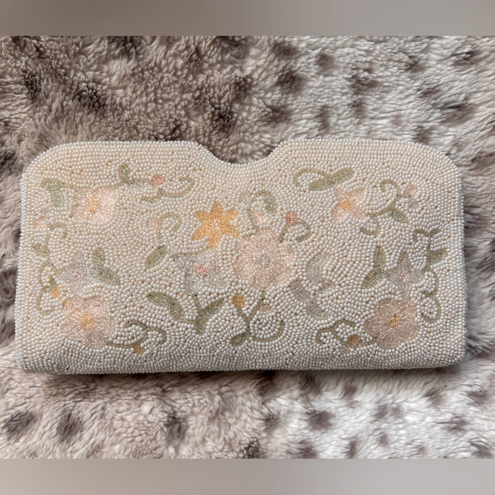 VINTAGE MADE IN JAPAN BEADED FLORAL CLUTCH